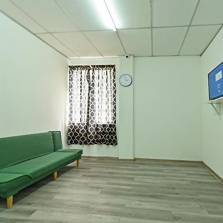Spot On 90500 Sri Rampai Metro Hostel 쿠알라룸푸르 외부 사진